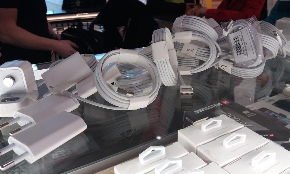 2019-4-9-1353apple 1.jpg